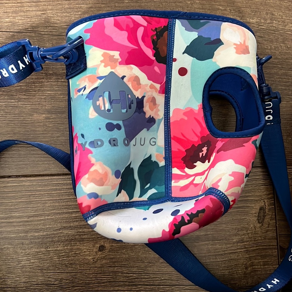 Hydrojug sleeve